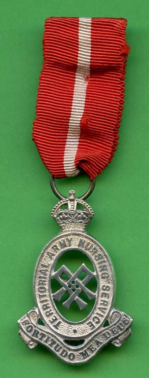 Territorial Force Nursing Service TFNS silver tippet badge medal
