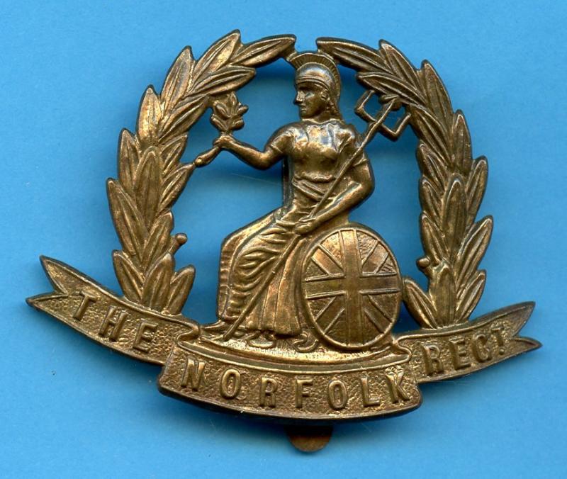 The Norfolk Regiment  WW1 Brass Cap Badge