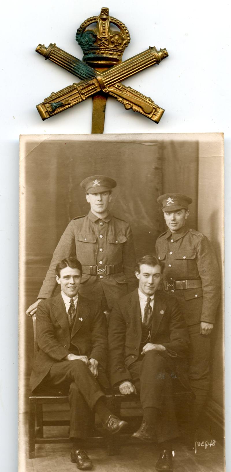 WW1 Machine Gun Corps Cap Badge & Postcard